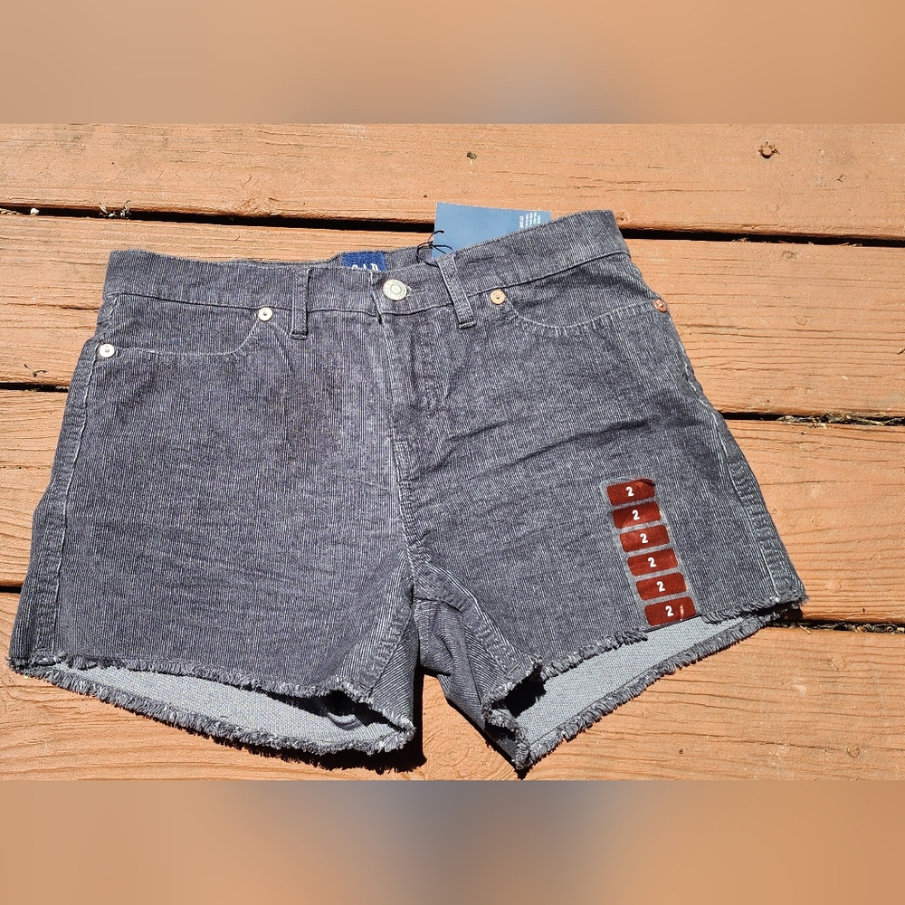 ⬇️ PRICE DROP⬇️NWT GAP size 2 grey corduroy shorts, cut offs style